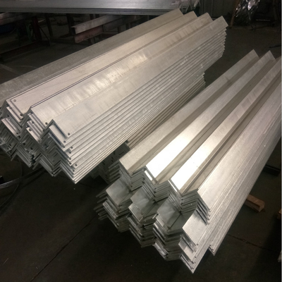 O ângulo de parede galvanizado 90 graus 6-40mm Q195-Q420 galvanizou o ferro de ângulo de aço laminado a alta temperatura