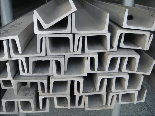 Perfis de aço suaves galvanizados SOLDADO do EN S235JR S275JR S355JR A36 SS400 da canaleta em U de ASTM