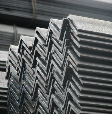 Aço de ângulo laminado a quente 90 ° galvanizado com tamanhos padrão 100x100x10MM Q235 Q345 aço carbono