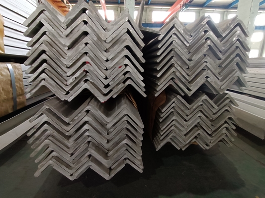 Ferro/Metal laminado a quente com ângulo L Profil de aço laminado a quente com ângulo igual ou desigual